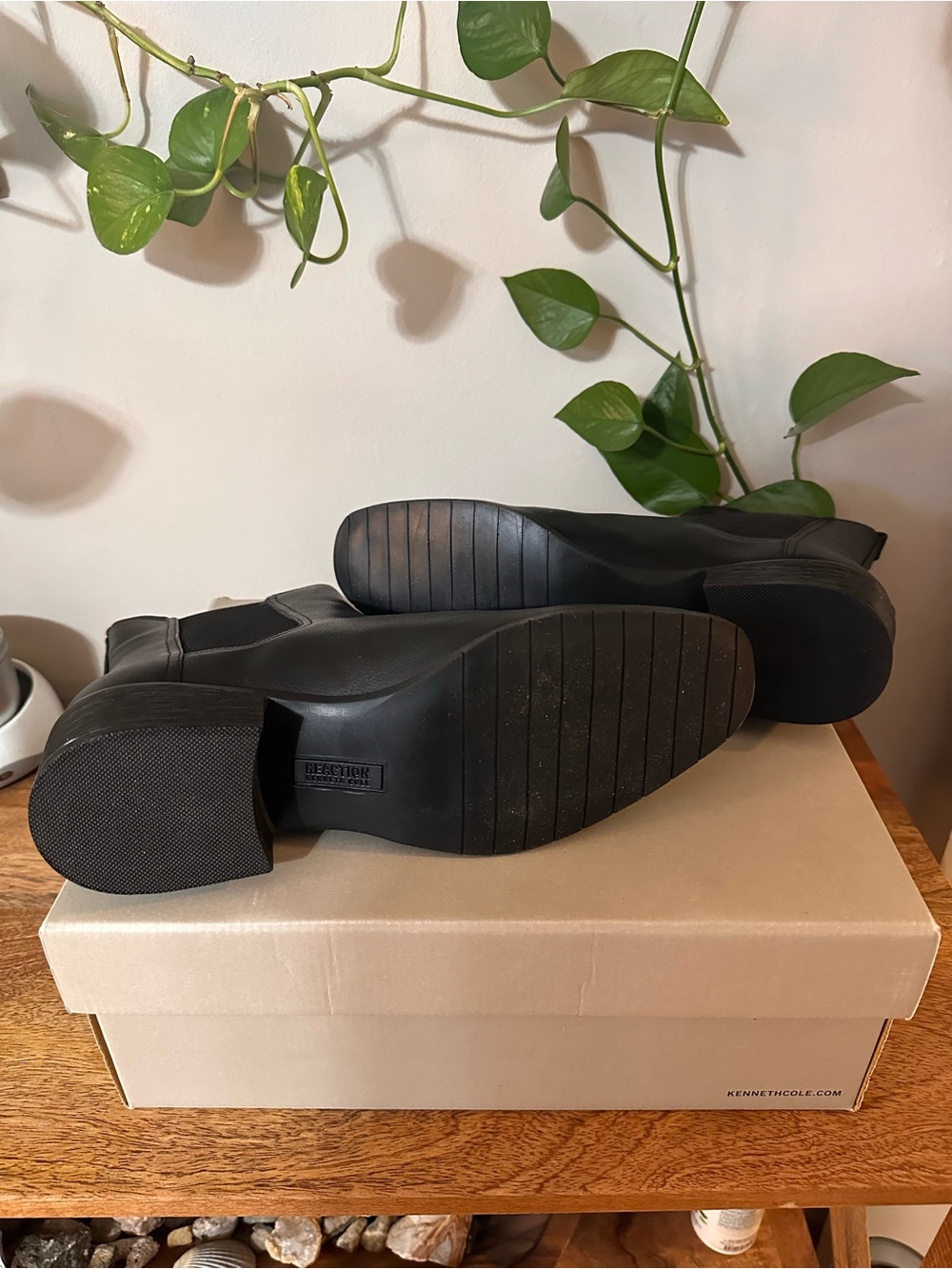 Kenneth Cole Black Leather Chelsea Ankle Boots - Picture 4 of 6